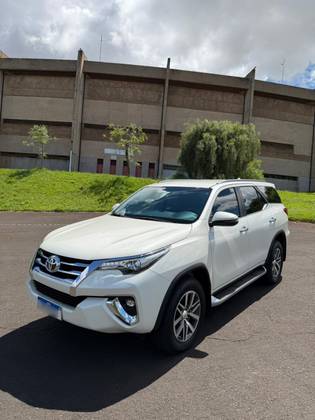 TOYOTA HILUX SW4 2.8 SRX 4X4 16V TURBO INTERCOOLER DIESEL 4P AUTOMÁTICO TOYOTA HILUX SW4 2.8 SRX 4X4 16V TURBO INTERCOOLER DIESEL 4P AUTOMÁTICO